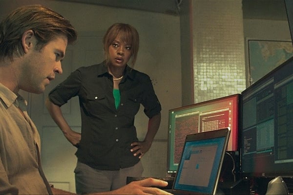 Nicholas Hathaway (Chris Hemsworth) sends infected phishing emails to a target in the movie Blackhat (2015) 